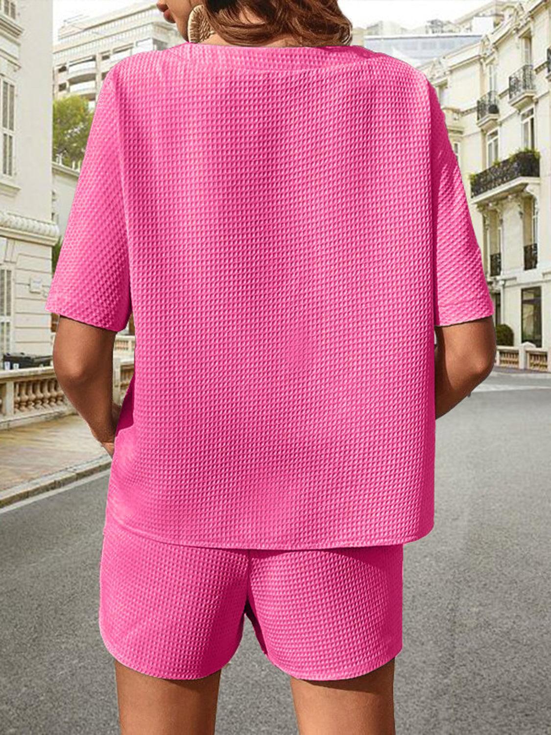 Ensemble haut à manches courtes et short en tricot gaufré