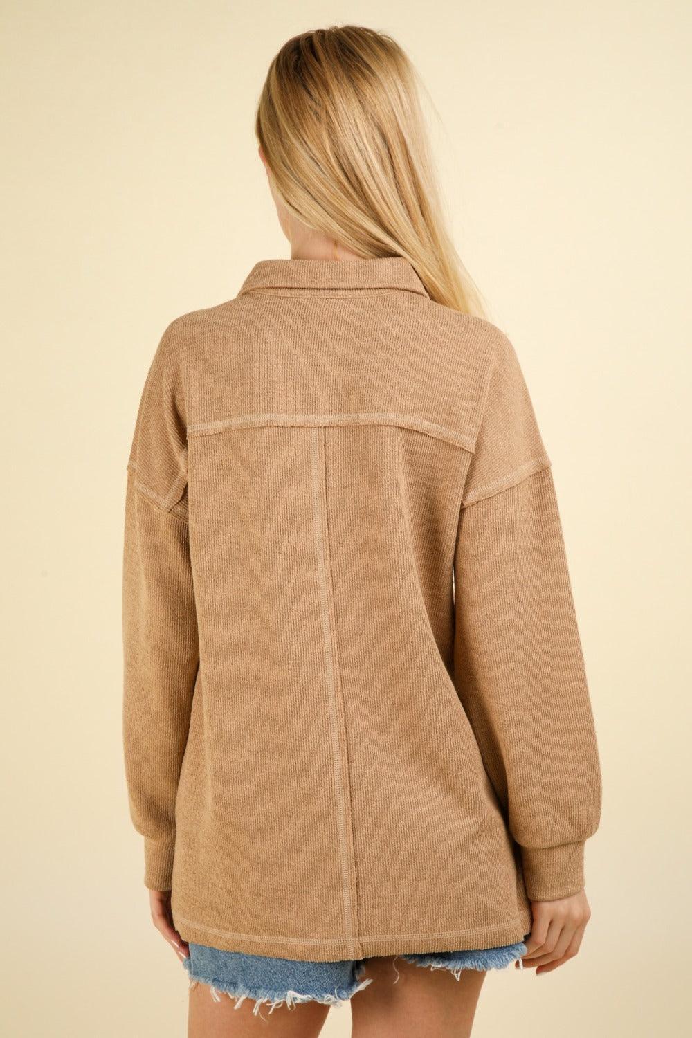 Haut en tricot à demi-boutons avec col en J et poches