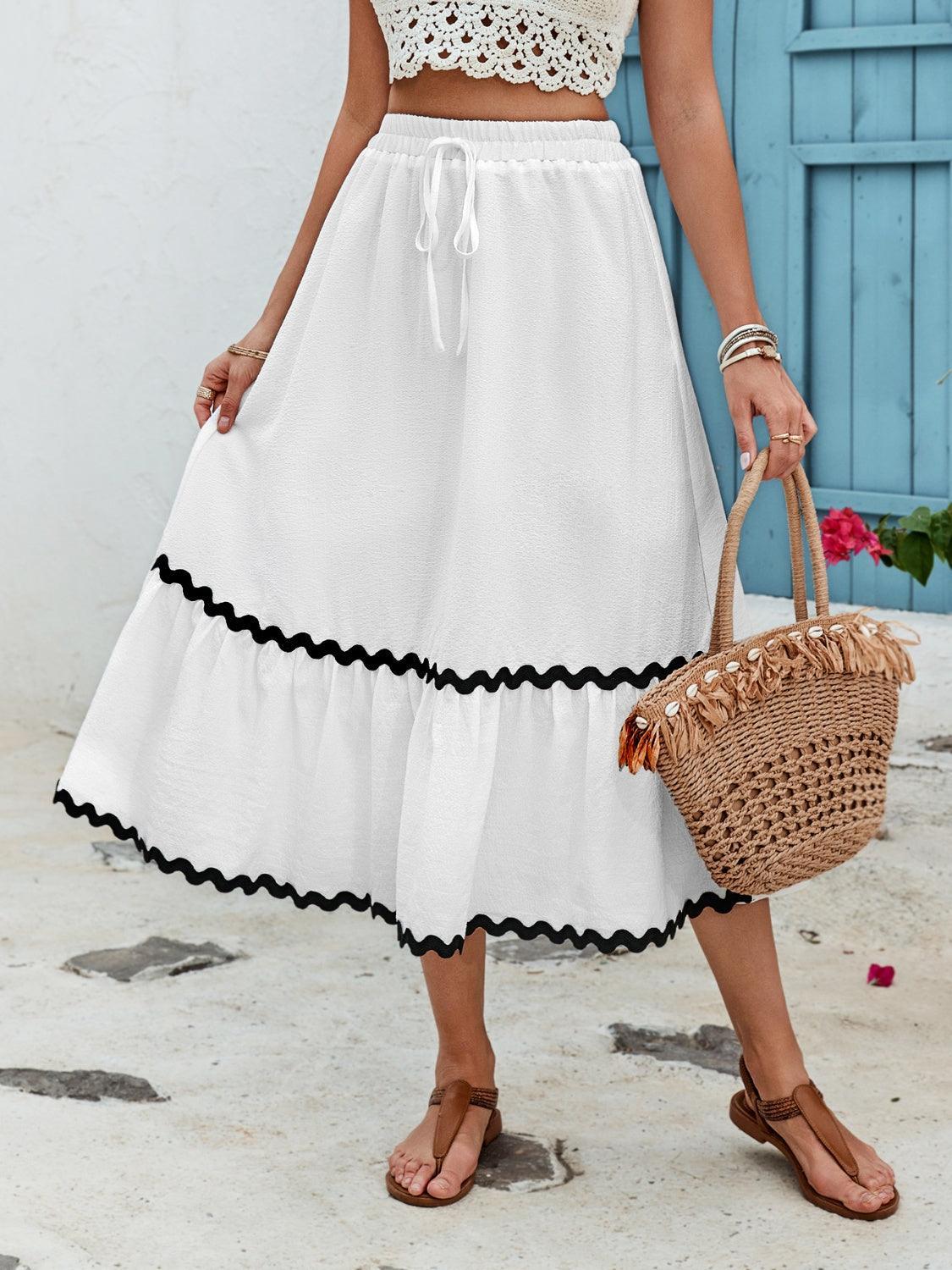Jupe taille haute à bordure contrastée nouée