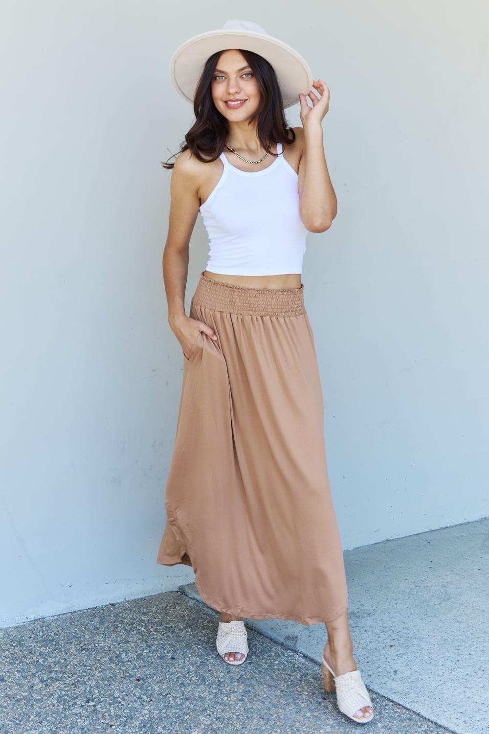 Jupe longue taille haute Doublju Comfort Princess avec ourlet dégagé en beige
