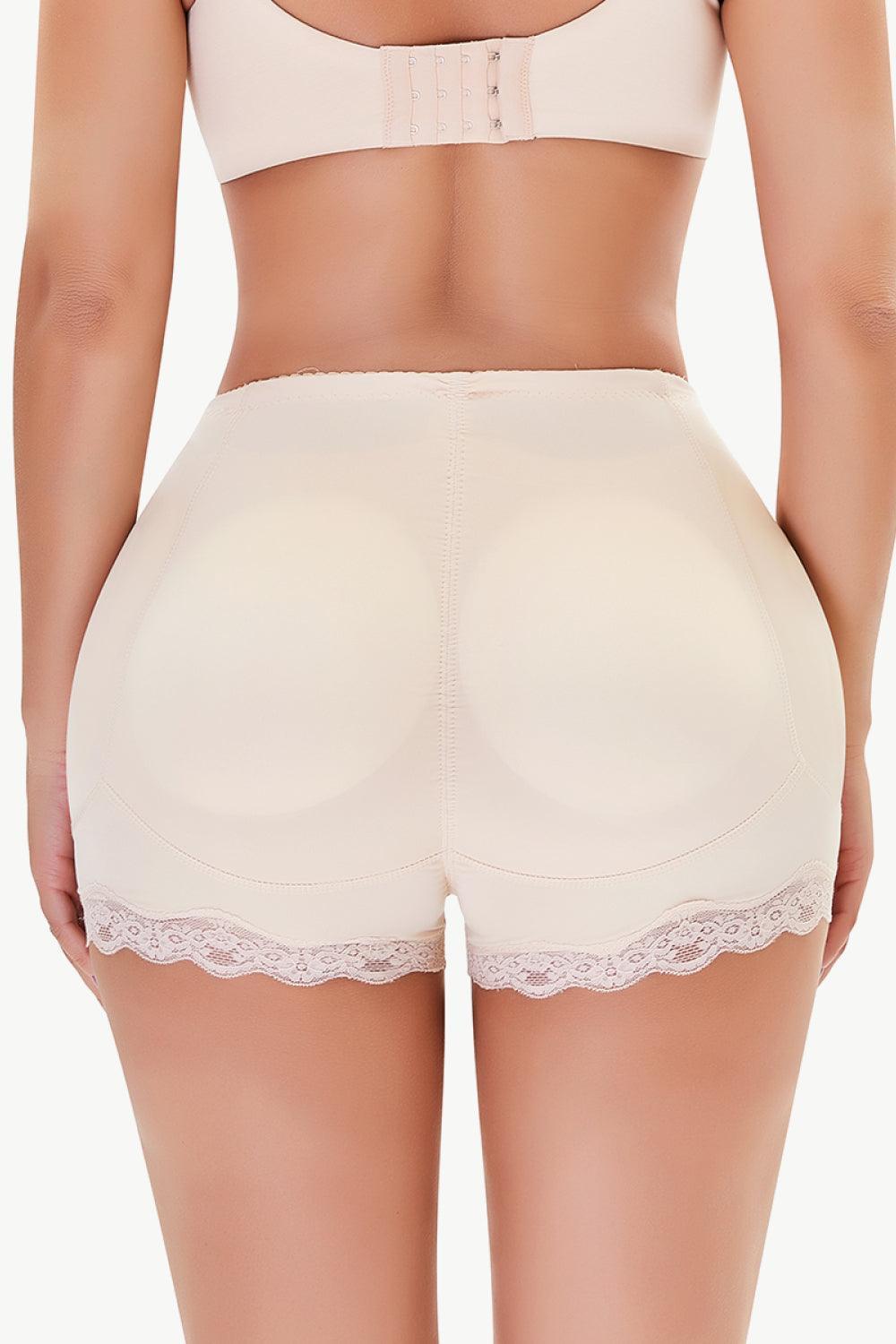 Short gainant avec bordure en dentelle pleine grandeur
