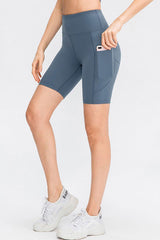 Short de sport à taille large avec poches