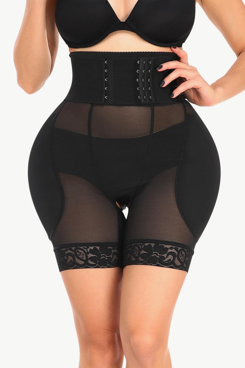 Short moulant respirant avec bordure en dentelle