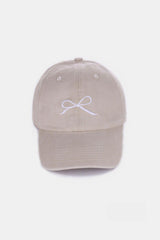 Casquettes en coton délavé brodées avec nœud Zenana