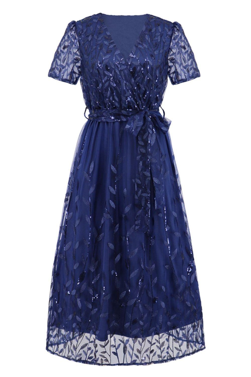 Robe à manches courtes avec broderie de feuilles à sequins et nœud sur le devant