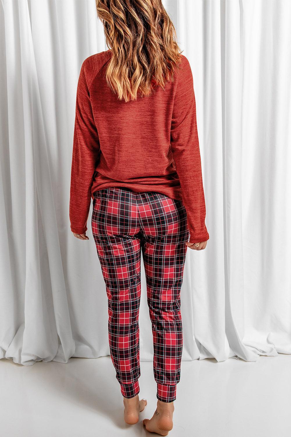 Ensemble de détente avec haut à col rond et pantalon à carreaux avec cordon de serrage
