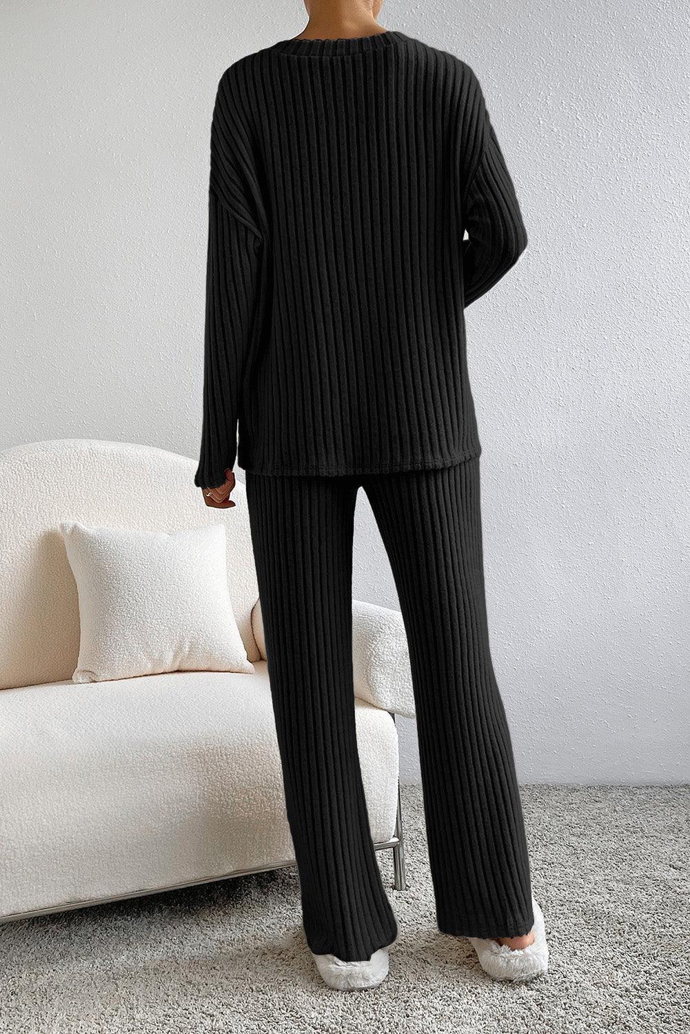 Ensemble de détente avec haut et pantalon à col en V côtelé