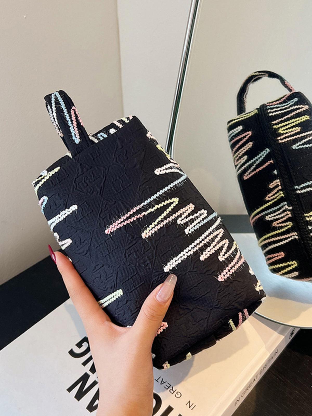 Pochette-bracelet en polyester contrastée avec fermeture éclair