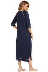 Robe de nuit fendue à col rond avec poches et fermeture éclair
