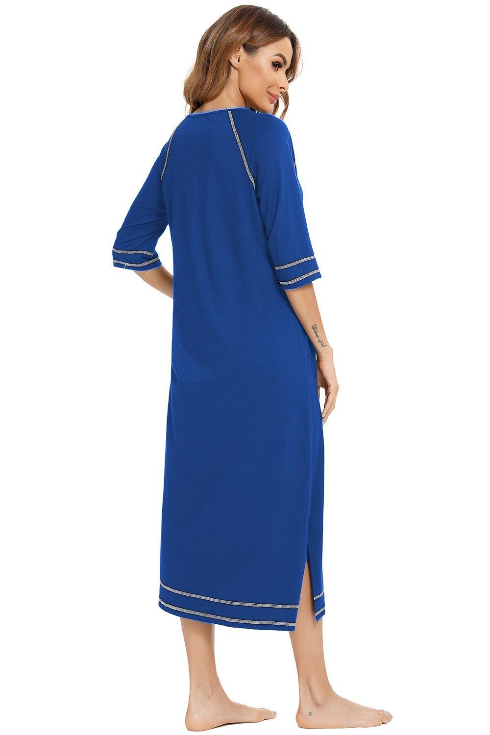 Robe de nuit fendue à col rond avec poches et fermeture éclair