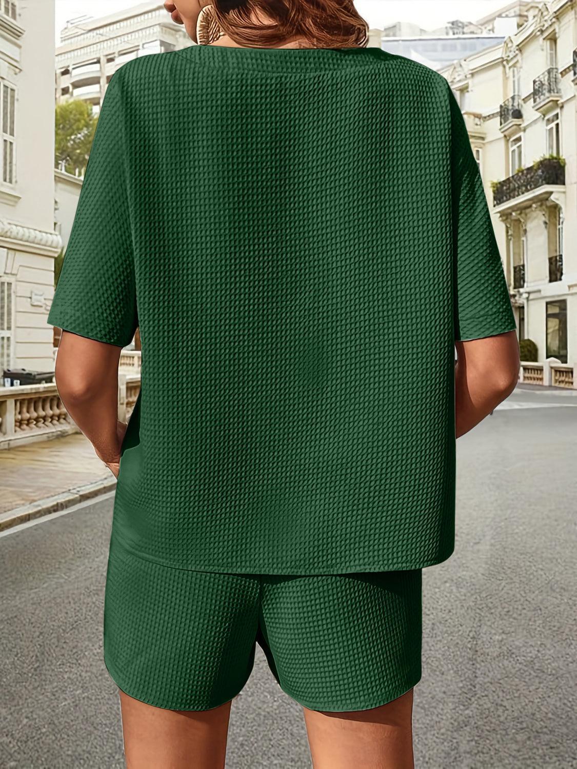 Ensemble haut à manches courtes et short en tricot gaufré