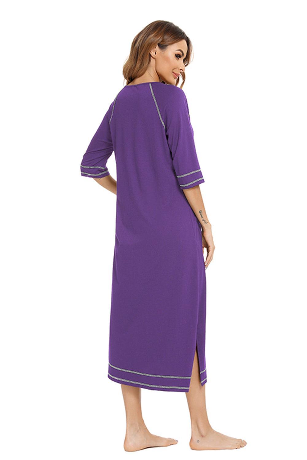 Robe de nuit fendue à col rond avec poches et fermeture éclair