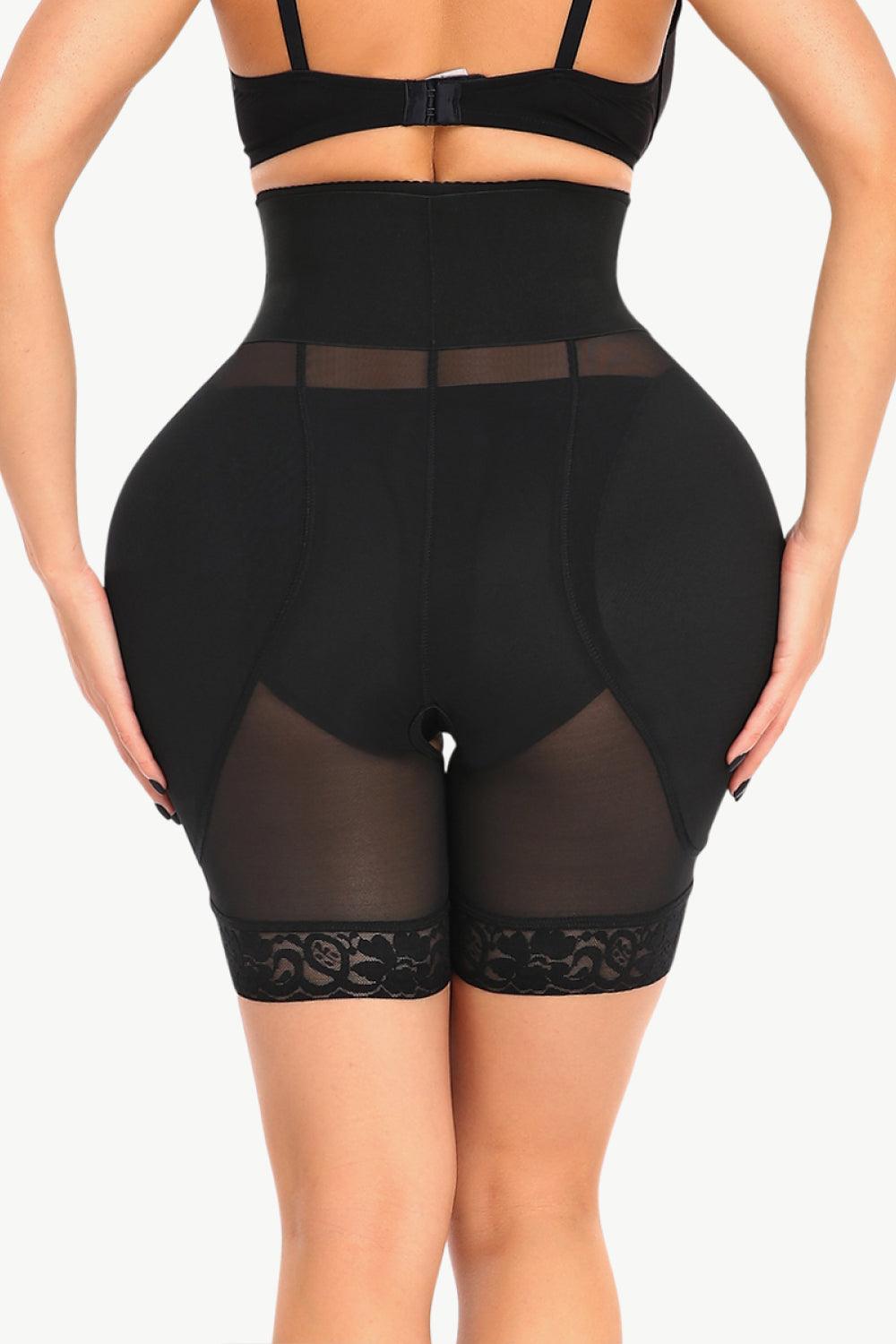 Short moulant respirant avec bordure en dentelle