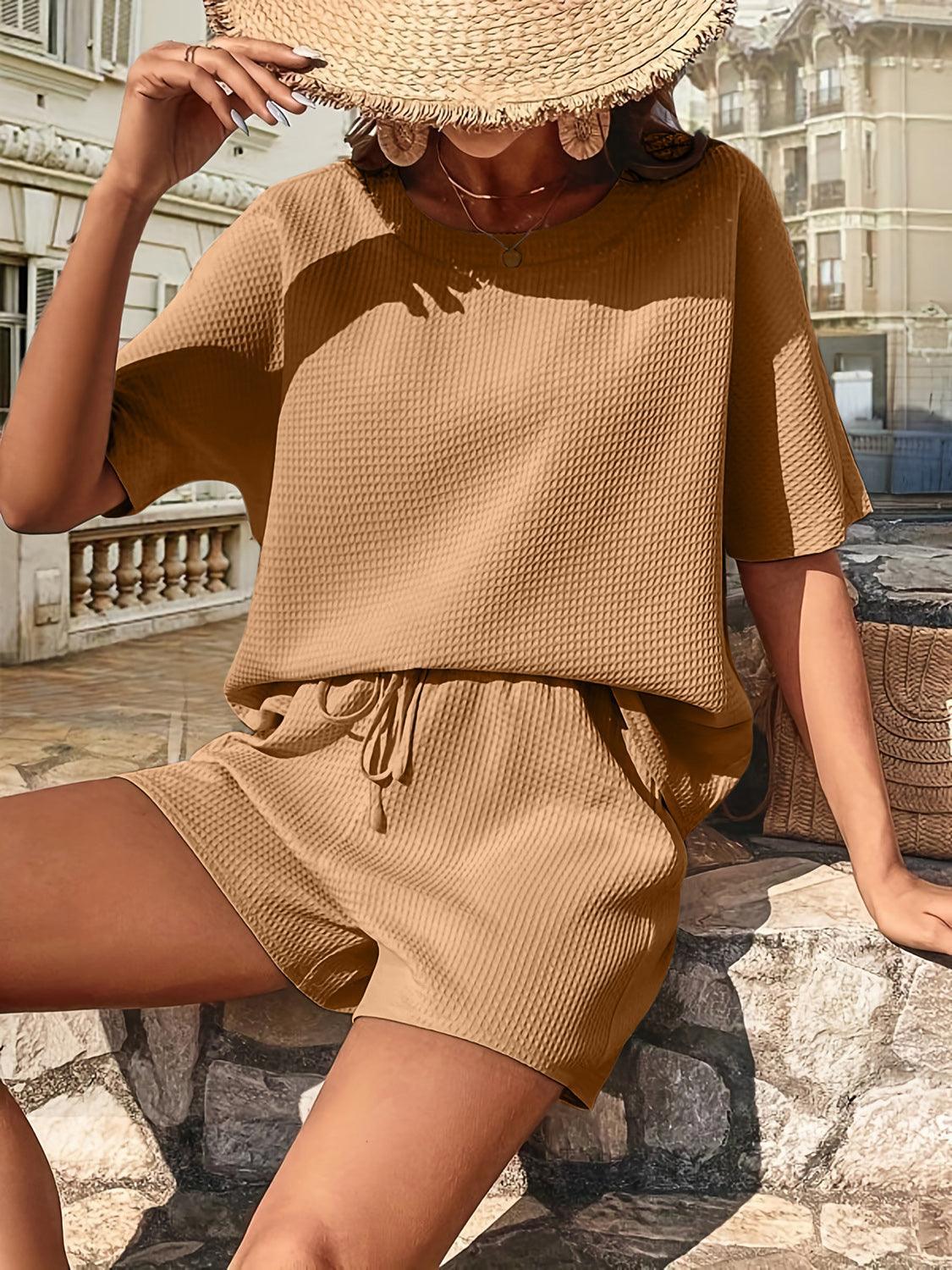 Ensemble haut à manches courtes et short en tricot gaufré