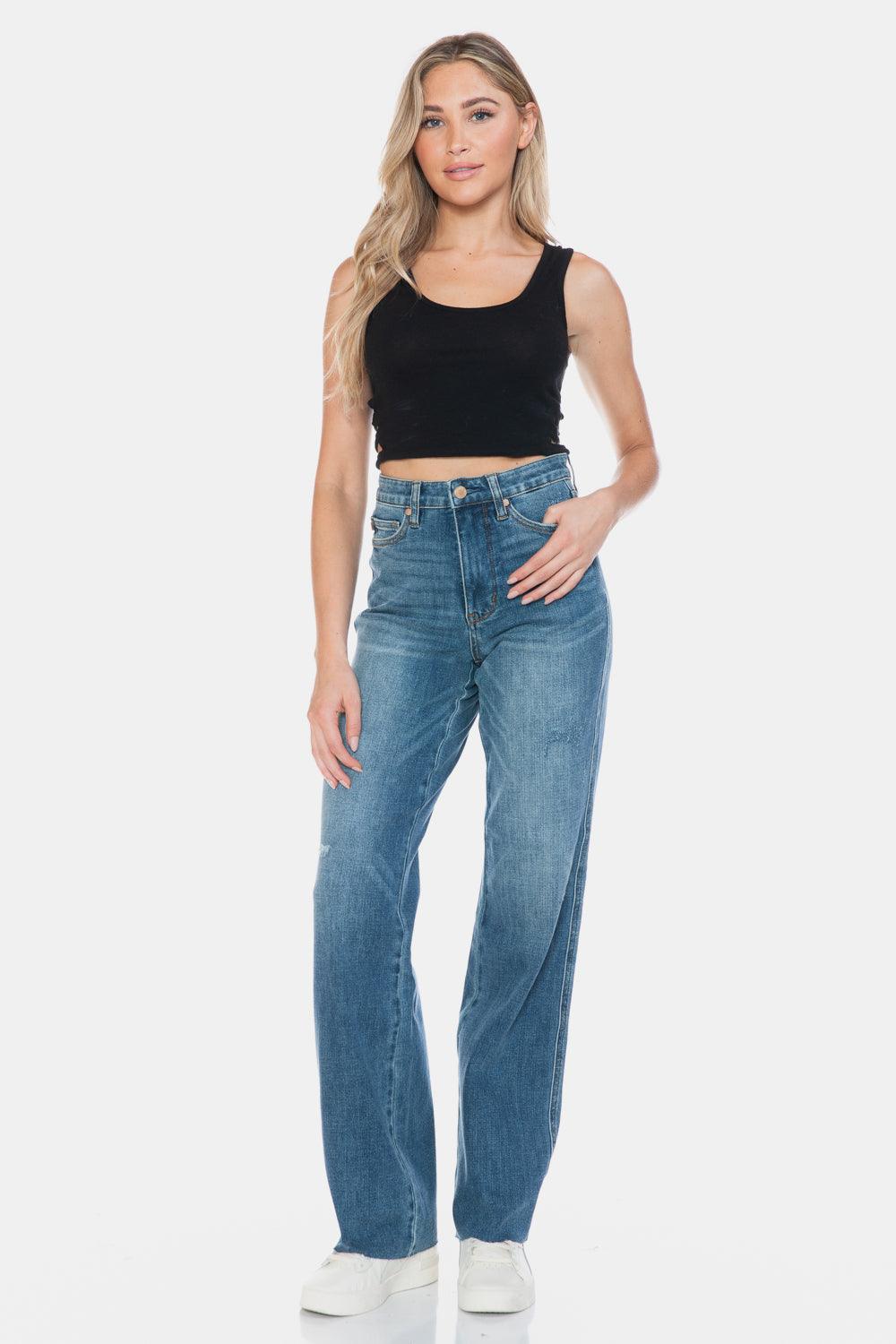 Jean droit taille haute Judy Blue à ourlet brut et coupe gainante
