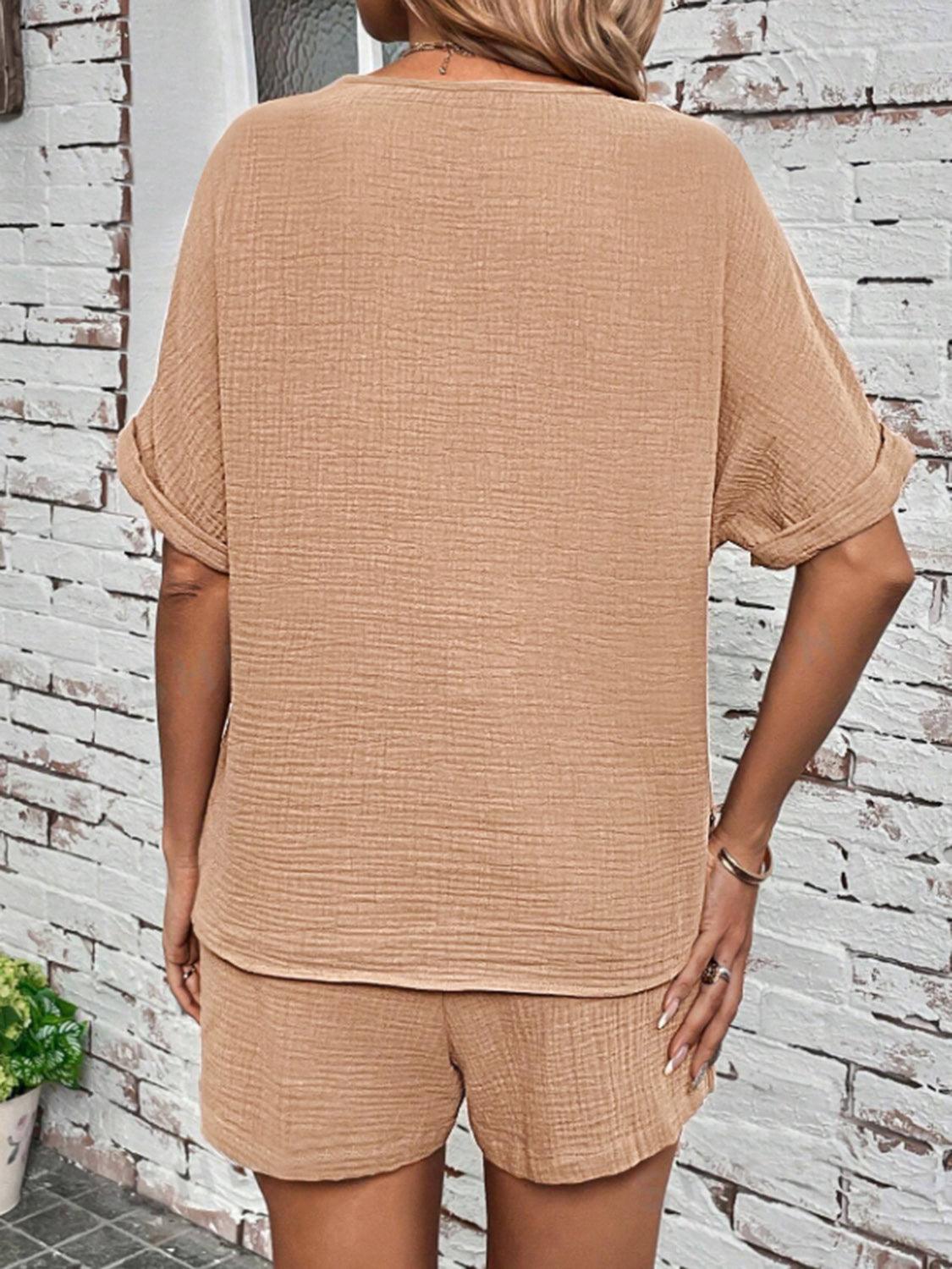 Ensemble haut à manches courtes et short crantés