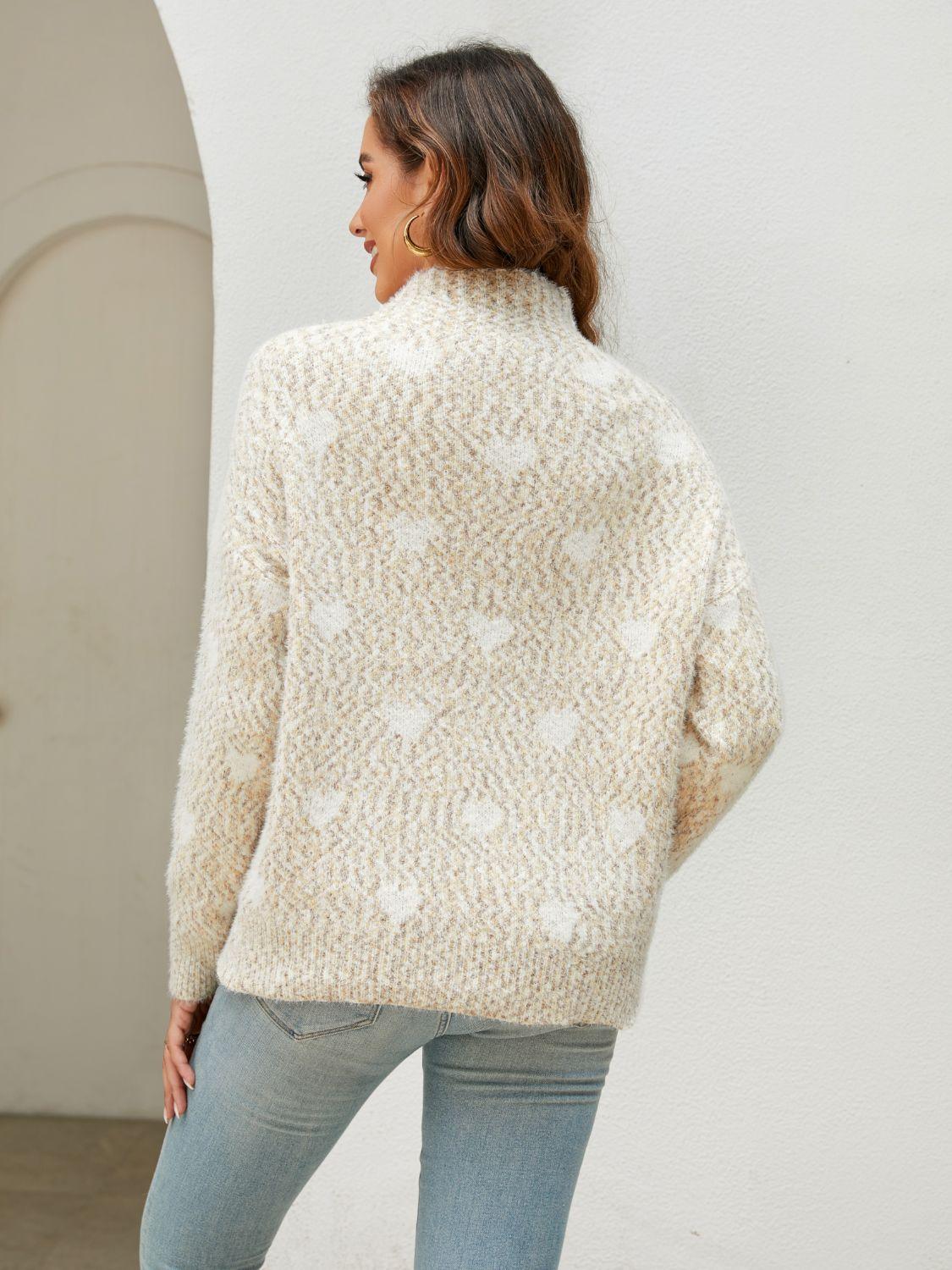 Pull col montant en forme de cœur