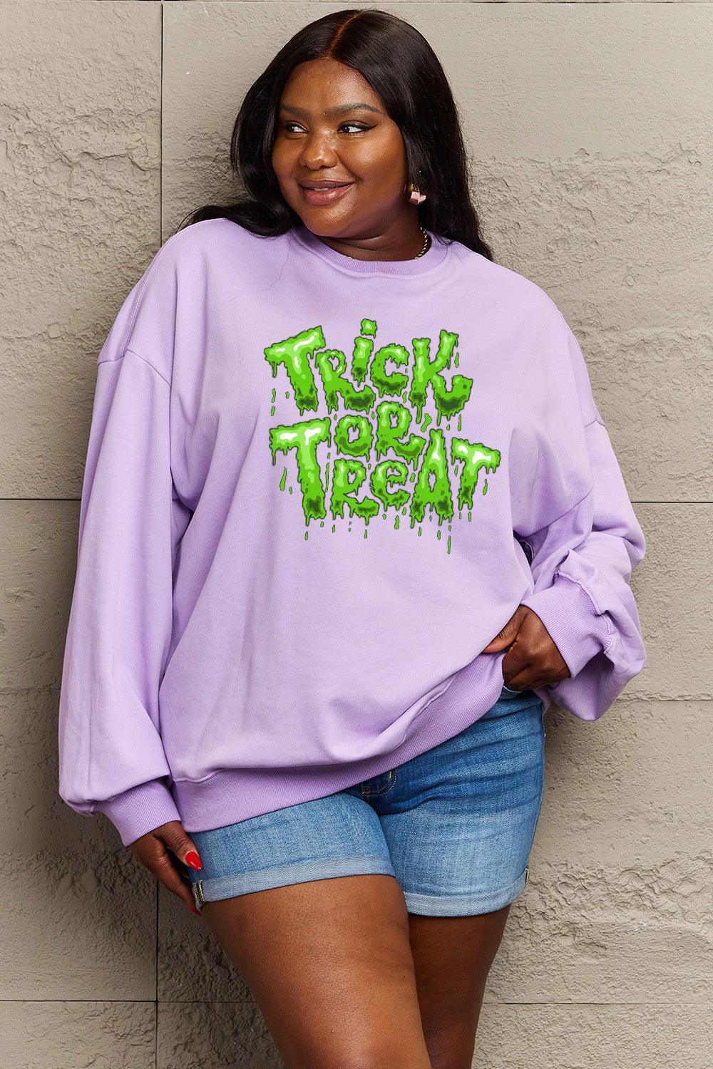 Sweat-shirt graphique Trick or Treat en taille réelle Simply Love