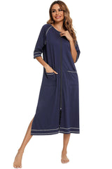 Robe de nuit fendue à col rond avec poches et fermeture éclair