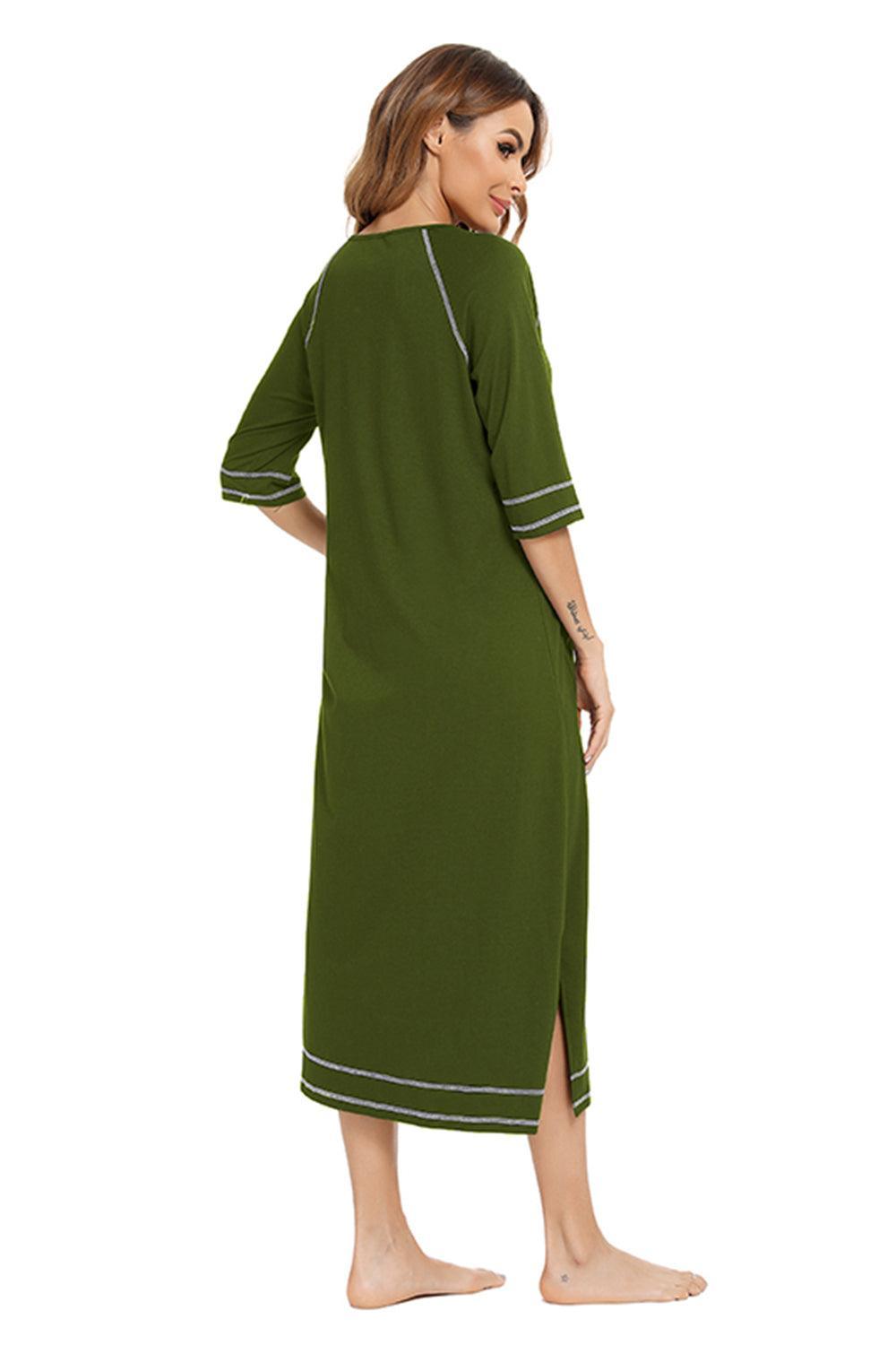 Robe de nuit fendue à col rond avec poches et fermeture éclair