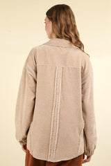Veste-chemise boutonnée à ourlet brut en techniques mixtes VERY J