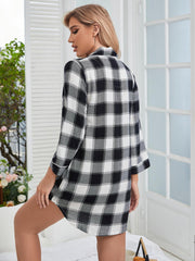 Robe chemise à carreaux avec col à revers