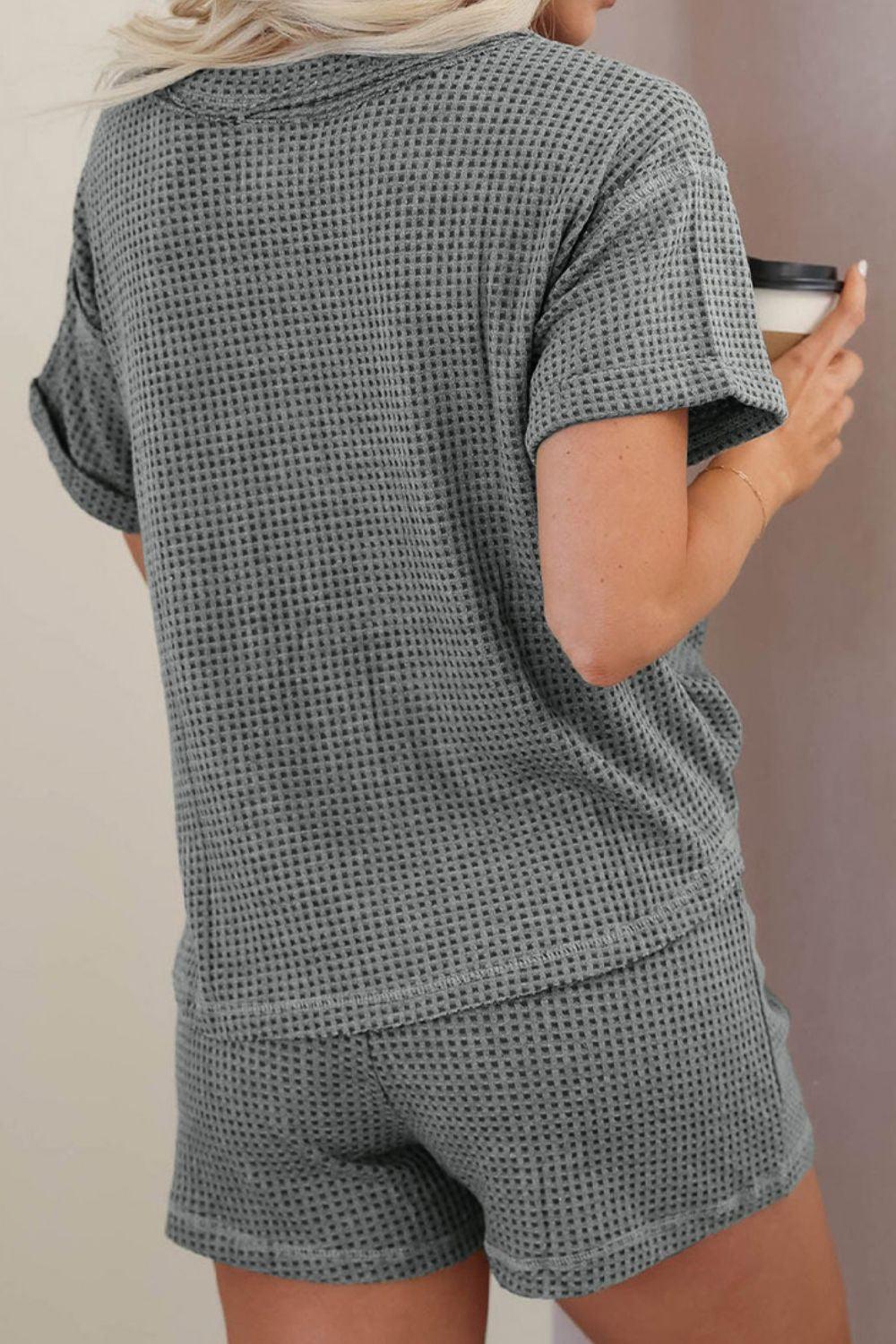 Ensemble de détente avec haut à manches courtes et short en tricot gaufré