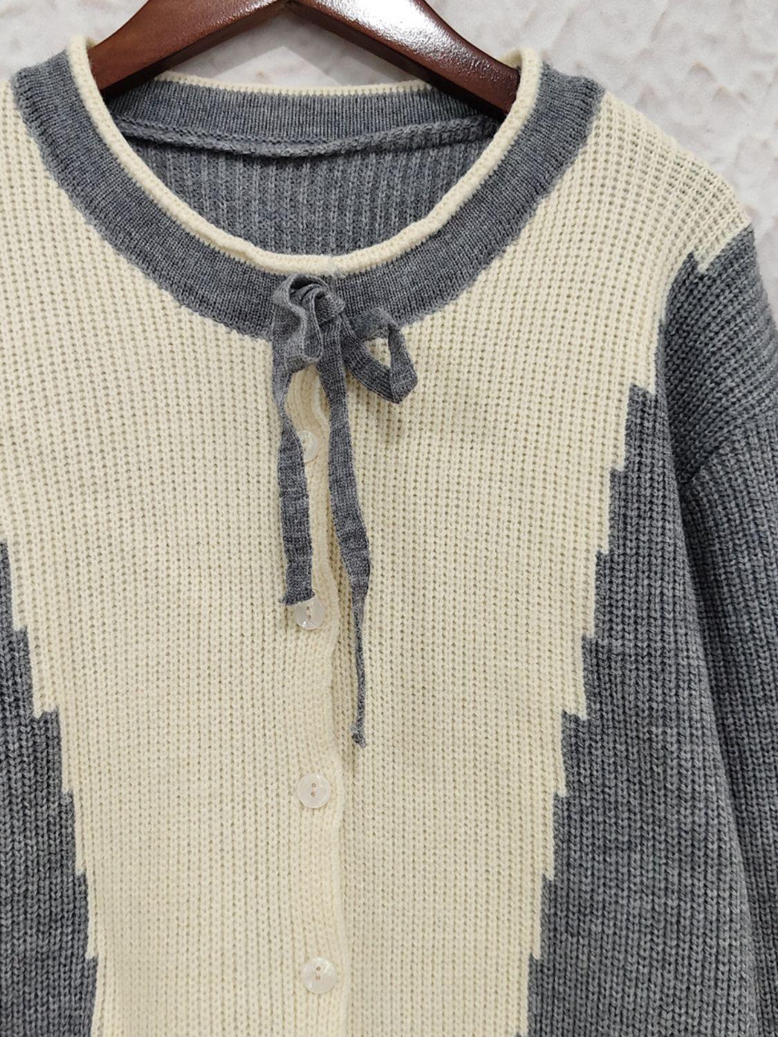 Cardigan à manches longues et boutons contrastants