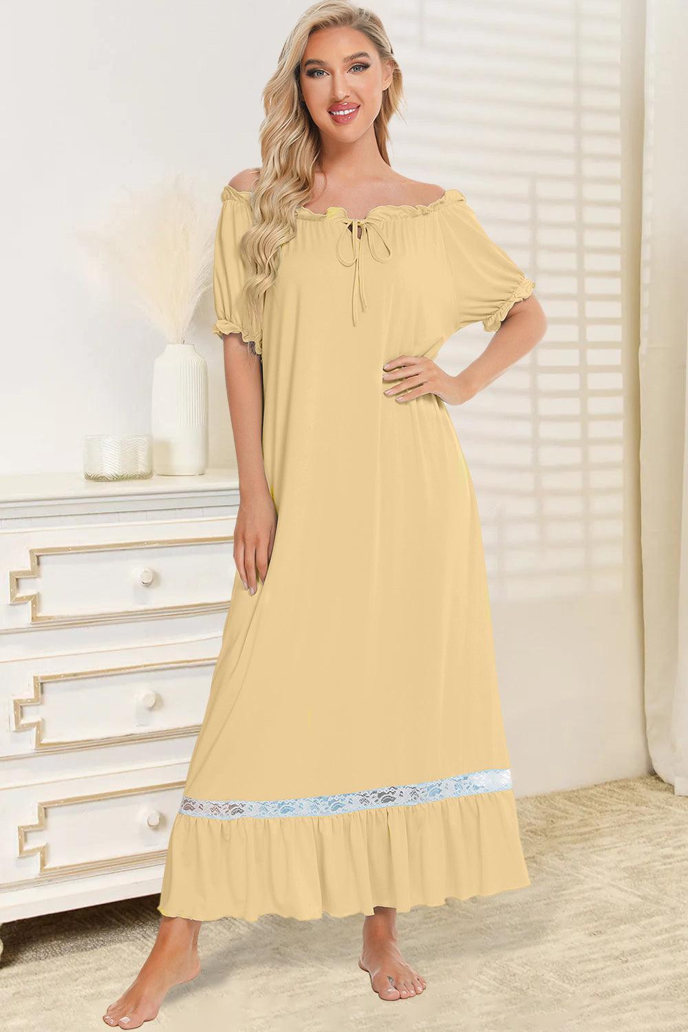 Robe de détente à manches courtes avec détails en dentelle