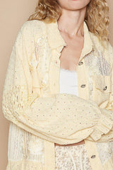 Chemise patchwork en dentelle avec détails en perles et fleurs à œillets POL