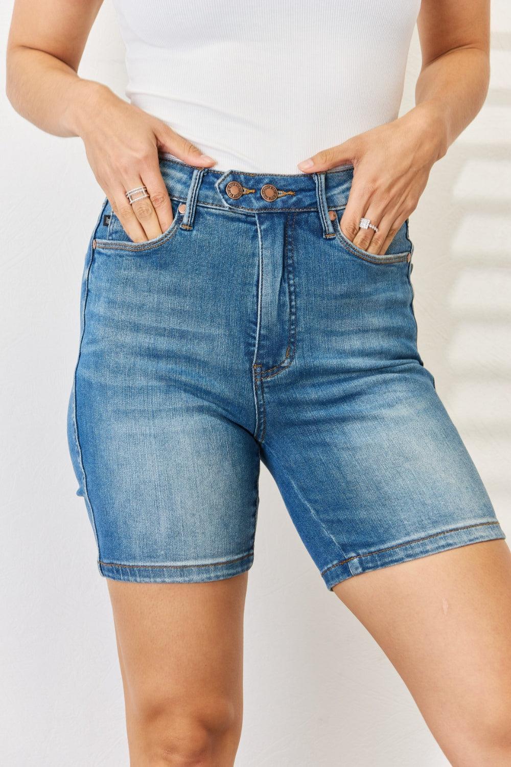 Short en jean taille haute à double boutonnage avec effet gainant Judy Blue