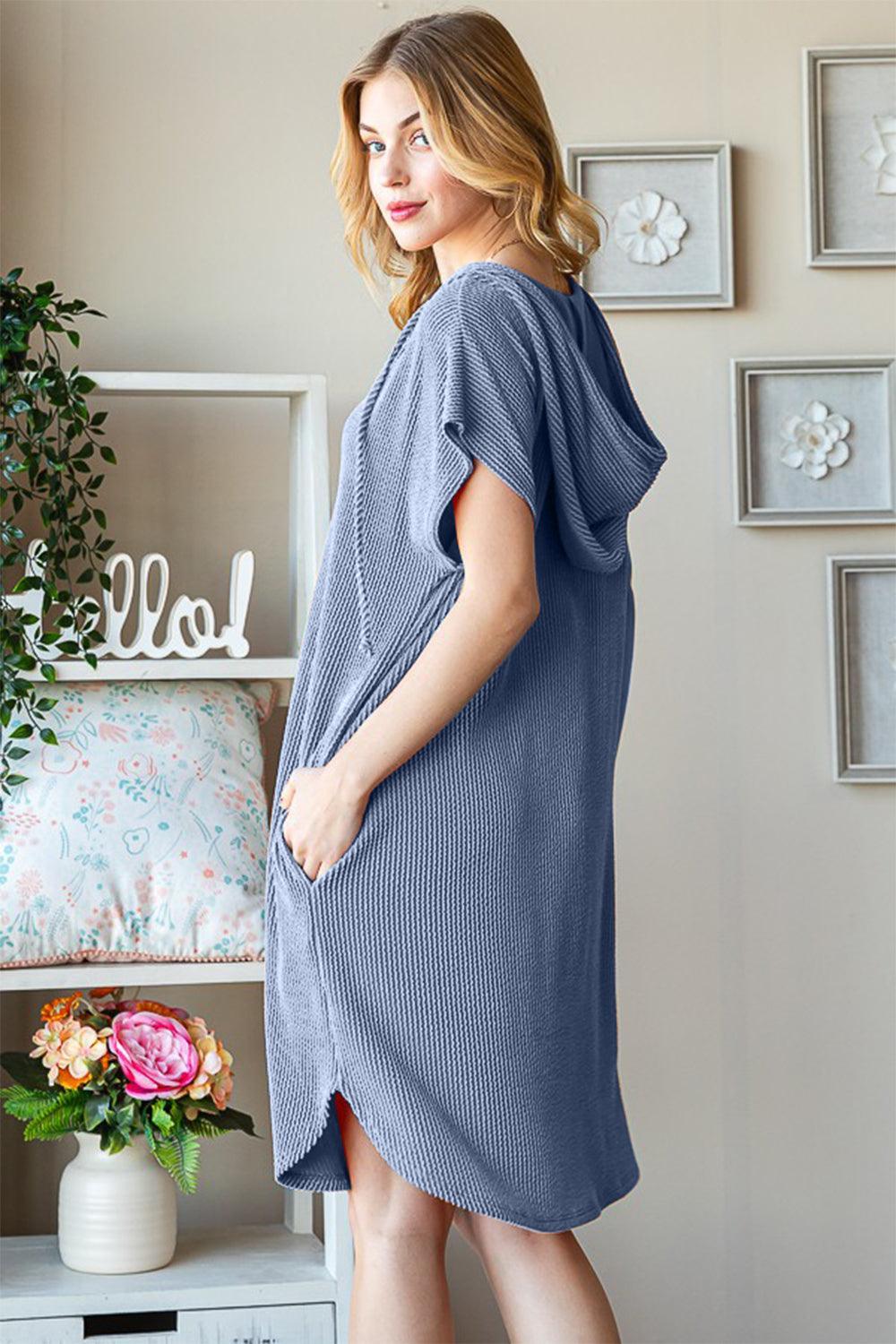 Robe à capuche côtelée à manches courtes et taille haute Heimish